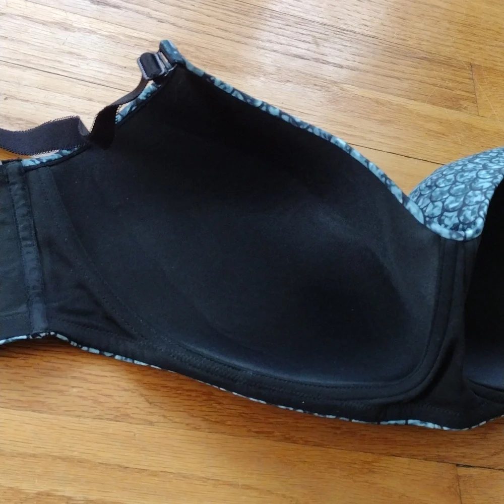 Torrid Wireless Bra 42DDD